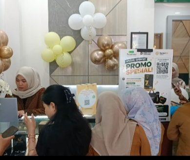 Warga Lahat saat mendatangi Galeri 24 di Penggadaian Lahat untuk berburu emas. Foto Istimewa.