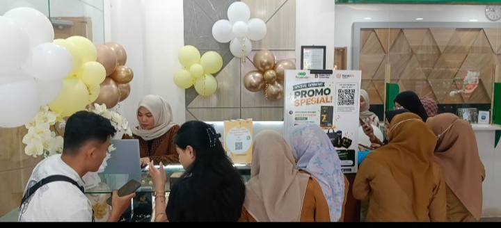 Warga Lahat saat mendatangi Galeri 24 di Penggadaian Lahat untuk berburu emas. Foto Istimewa.