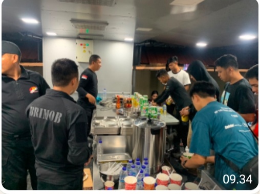 Semarak Final Piala Dunia 2026, Brimob Polda Gorontalo Ajak Masyarakat Nobar Sambil Menikmati Hidangan Gratis