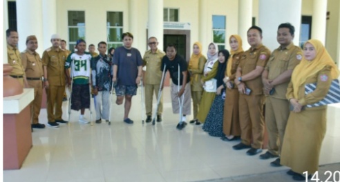 Ikuti Program Pemasangan Kaki Palsu, Wabup Pohuwato Iwan Adam Lepas Lima Penyandang Disabilitas
