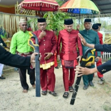 Prosesi Adat Mopotolungo Warnai Purna Tugas Camat Patilanggio Bani Imran Kaluku