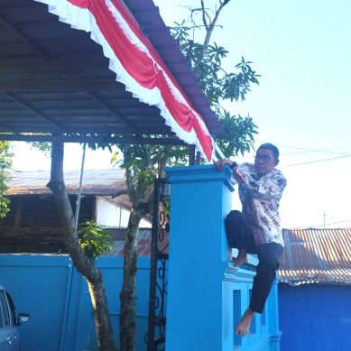 Semangat Kemerdekaan, Korwil KemenHAM Gorontalo Sarton Dali Panjat Tembok demi Pasang Dekorasi HUT RI ke-81