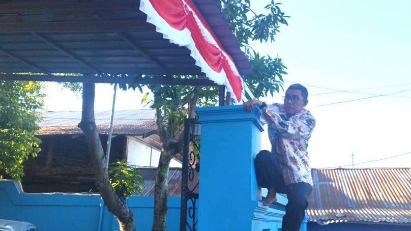 Semangat Kemerdekaan, Korwil KemenHAM Gorontalo Sarton Dali Panjat Tembok demi Pasang Dekorasi HUT RI ke-81