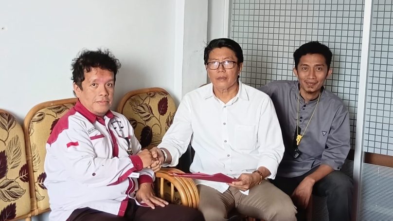 Hikman Katohidar Resmi Ambil Formulir Pendaftaran Calon Rektor Unipo 2027-2031