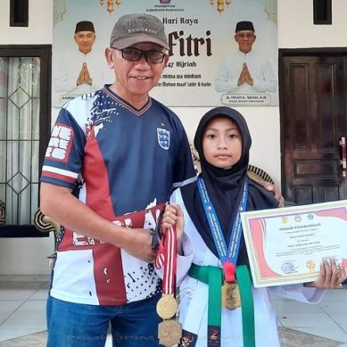 Raih Tiga Medali Emas di Dua Kejuaraan Karate, Wabup Iwan Apresiasi Prestasi Arafah