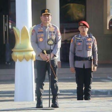 Apel Pagi Terakhir Menjadi Momen Haru, , Irjen Pol Roycke Harry Langie Pamit dari Polda Sulut