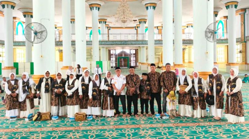 20 Jemaah Umrah Pohuwato Resmi Dilepas Wabup Iwan S. Adam  DETEKS