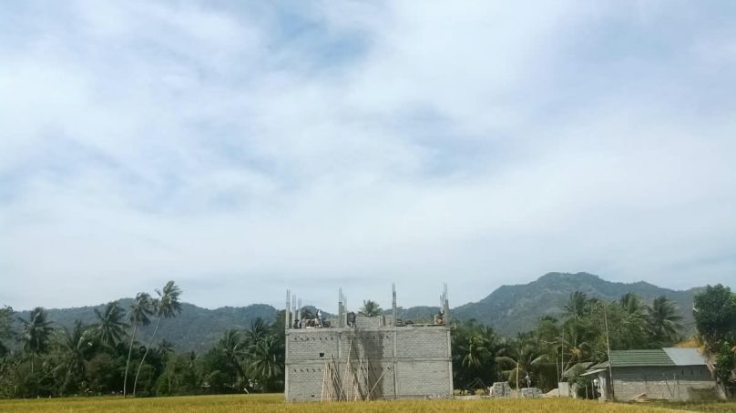 Sudah Didatangi Satpol PP, Pembangunan Sarang Walet di Zona Pertanian Desa Bube Tetap Berjalan