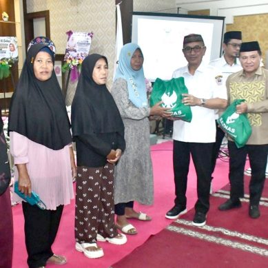 Bupati Pohuwato Apresiasi GOW dan Baznas Salurkan 81 Paket Sembako