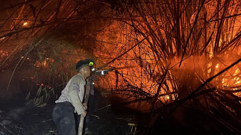 Dua hari berturut-turut, Dit Samapta Polda Gorontalo dan tim gabungan padamkan di Desa Bondawuna