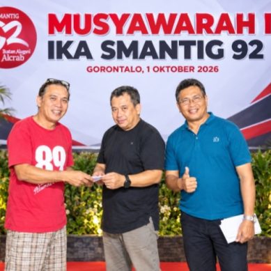 Langkah Pertama Menuju Musyawarah, Hariyanto Hiola Jemput Formulir Bakal Calon Ketua IKA SMANTIG ’92