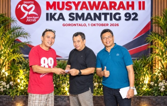 Langkah Pertama Menuju Musyawarah, Hariyanto Hiola Jemput Formulir Bakal Calon Ketua IKA SMANTIG ’92
