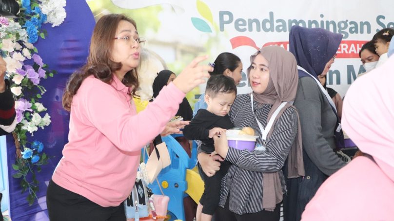 Istri WamenHAM RI Turut Langsung Salurkan PMT Lokal, Ajak Warga Gorontalo Optimalkan Gizi Anak