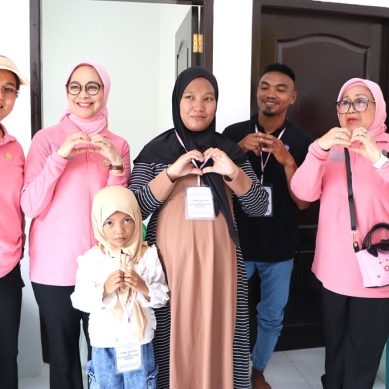Cegah Stunting dari Rumah, Istri WamenHAM Bareng SERUNI Tinjau Bantuan Bedah RTLH di Gorontalo