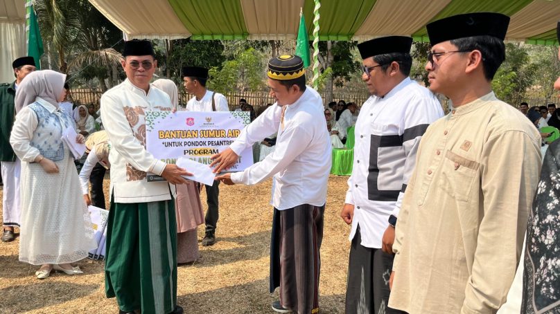 Sekda Bone Bolango Apresiasi BAZNAS Salurkan Bantuan Rp62 Juta pada Peringatan Hari Santri Nasional 2026